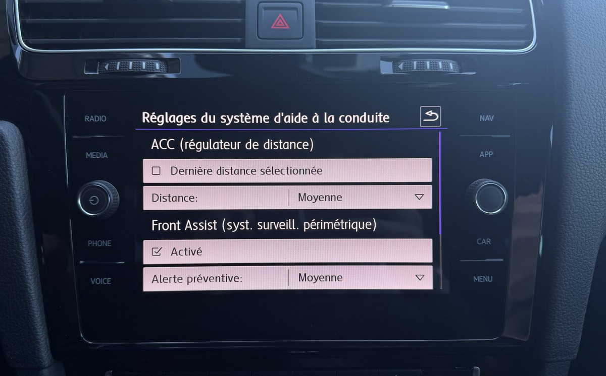 Volkswagen Golf VII - TCR / CarVertical / Echappement Akrapovic / Apple Carplay / Caméra