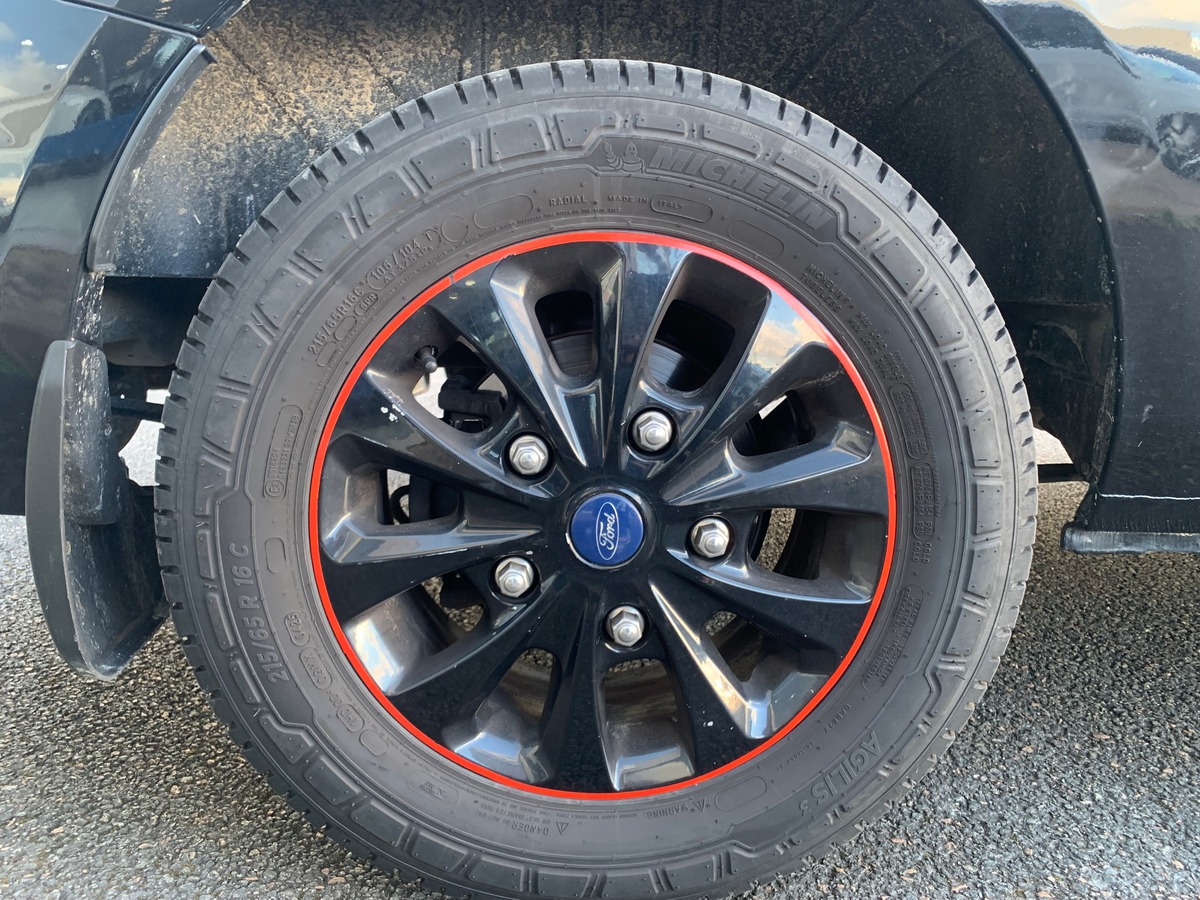 Ford TRANSIT CUSTOM 170 ch | 5 Places | TVA Récupérable