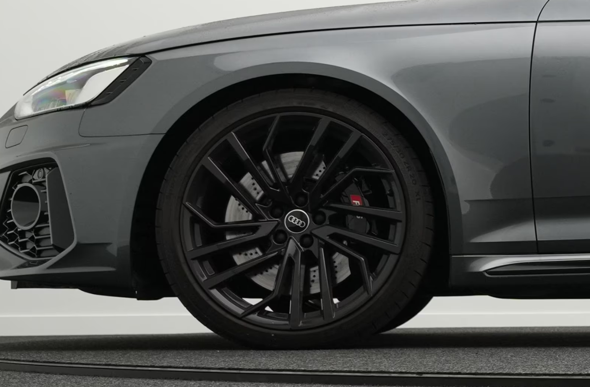 Audi RS4 Avant 2.9 V6 TFSI 450ch quattro tiptronic 8/Attelage/Gris daytona nacré