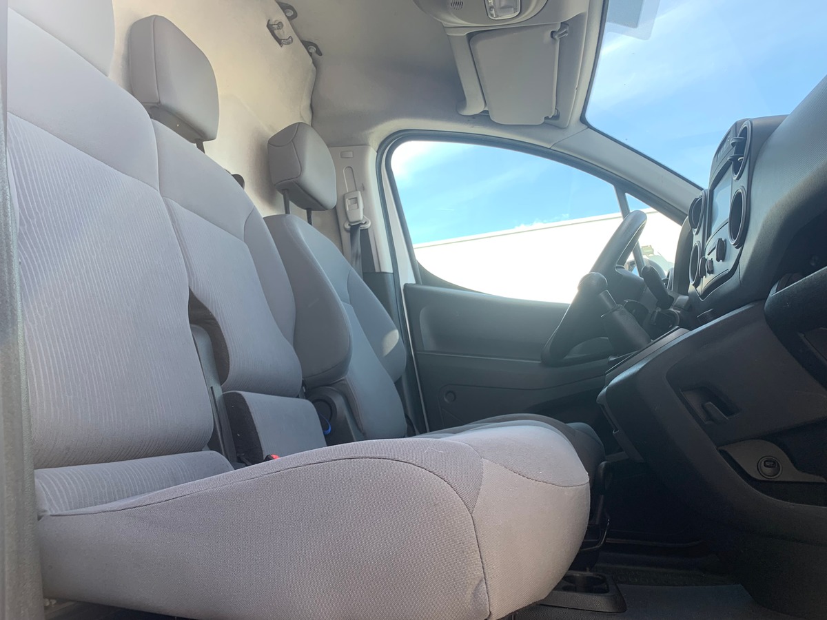 Peugeot Partner 90 chevaux | Régulateur de vitesse | Apple car play | GPS | Climatisation | 3 Places