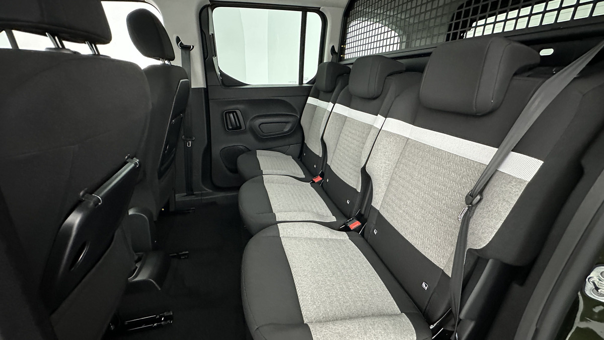 Citroën Berlingo M 1.5 BlueHDi 130chevaux Plus EAT8 | Écran central numérique TFT de 10'' | Capucine