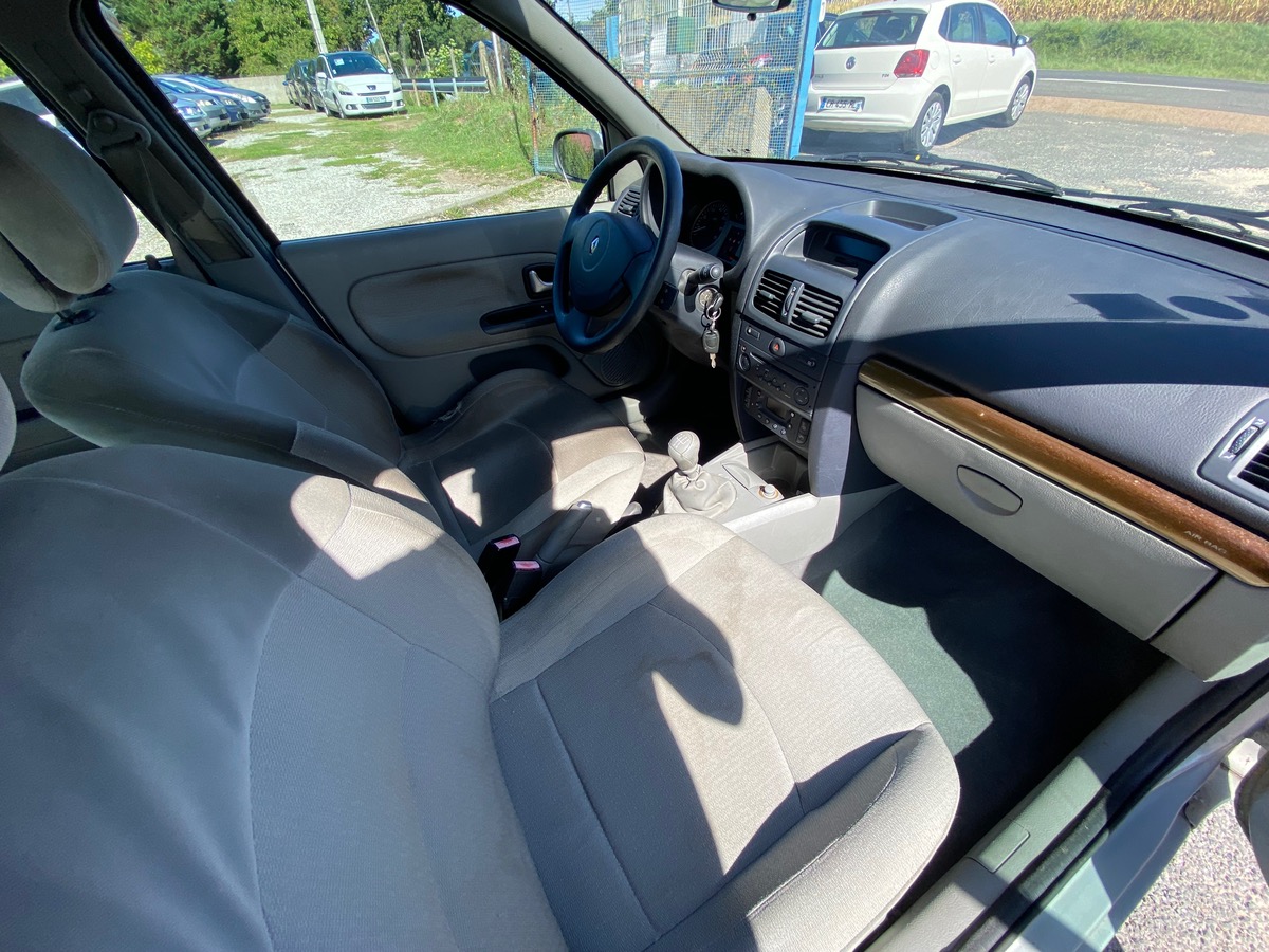 RENAULT Clio 2 1.4i 100cv 200000km