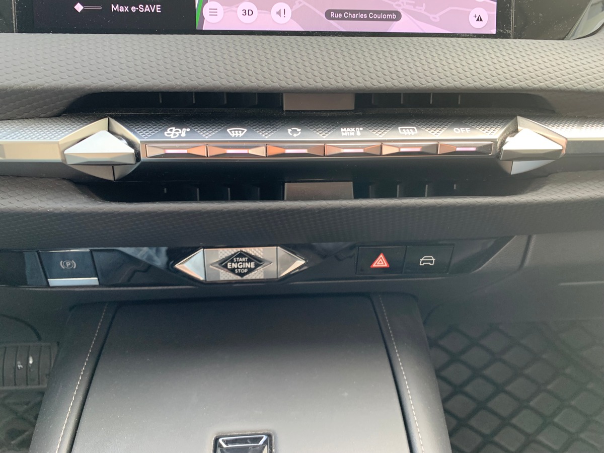 Citroën DS4 225 | Rivoli | Caméra 360° | Apple car Play | Régulateur de vitesse adaptatif | Attelage