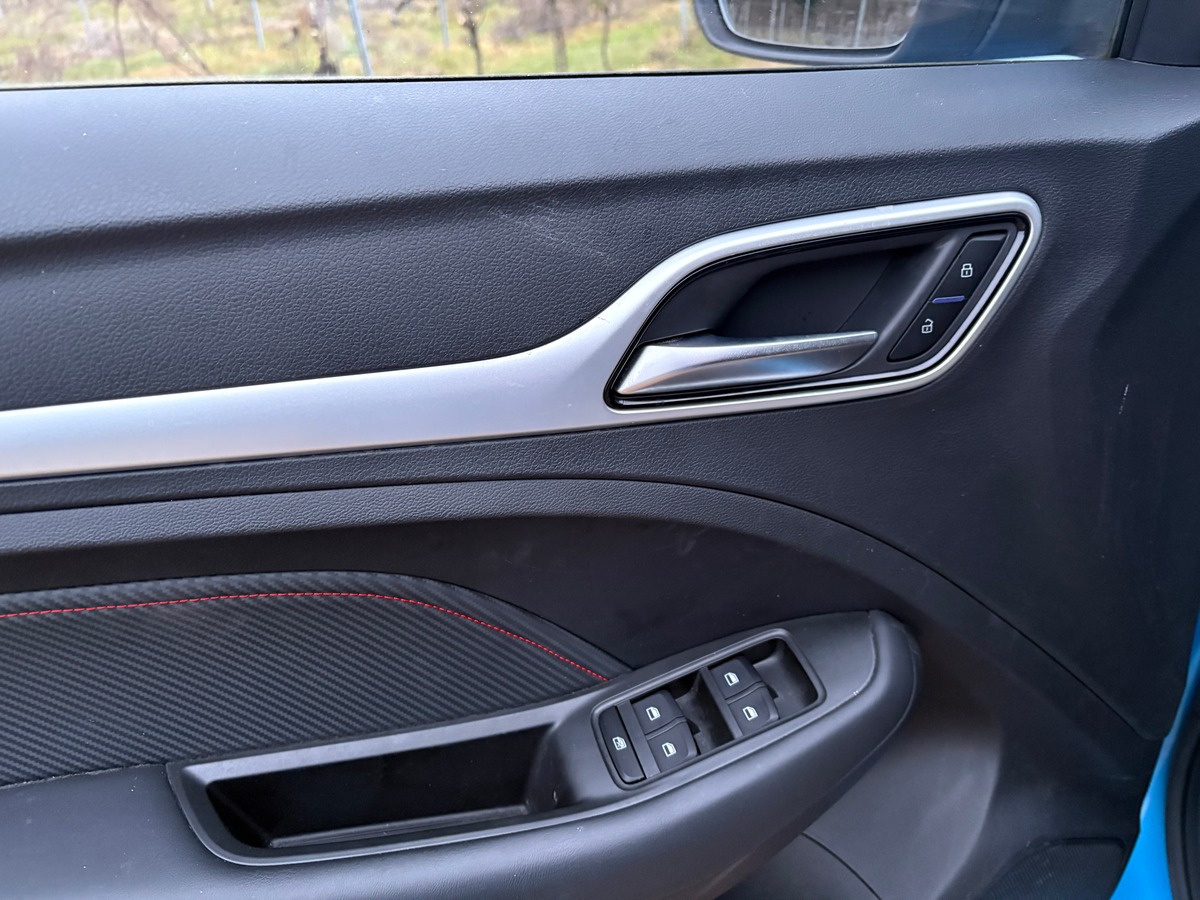 MG ZS 1.5 VTI 106 CH 2WD LUXURY