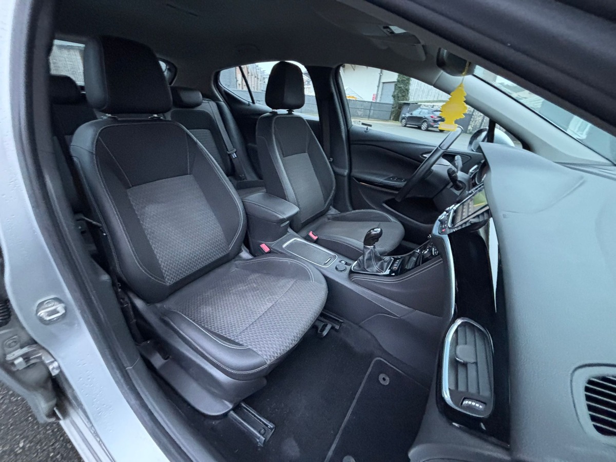 Opel Astra 1.4 SIDI 125 Turbo Carplay Innovation - Révisé - Garantie