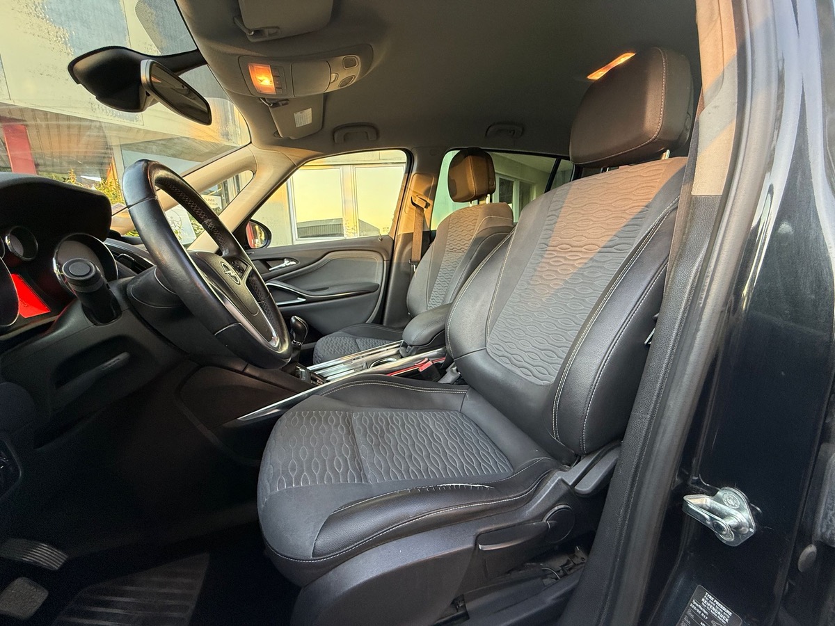 Opel Zafira Tourer 2.0 CDTI 131 CV cosmo 7 pl  1er main 4XCB