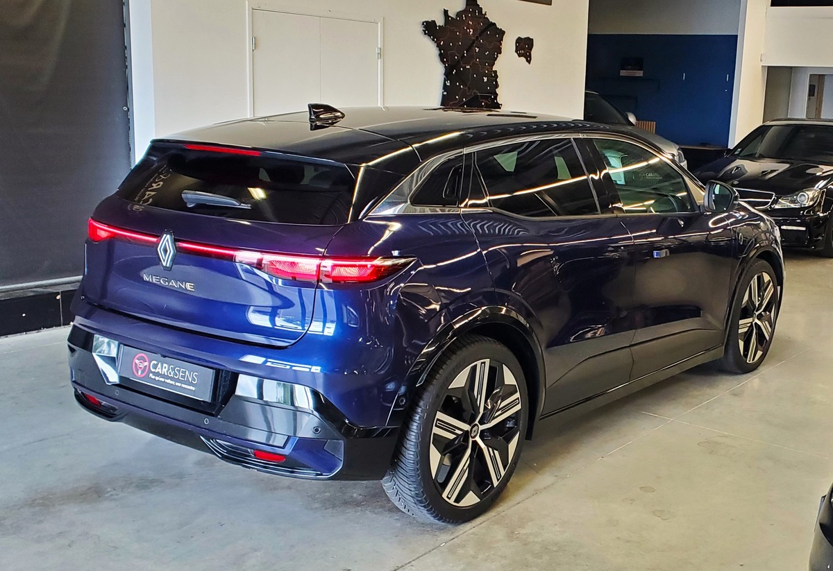 RENAULT MEGANE-E V E-TECH Ev60 220 Ch  ICONIC / SELLERIE BLANCHE / HARMAN KARDON / CARPLAY