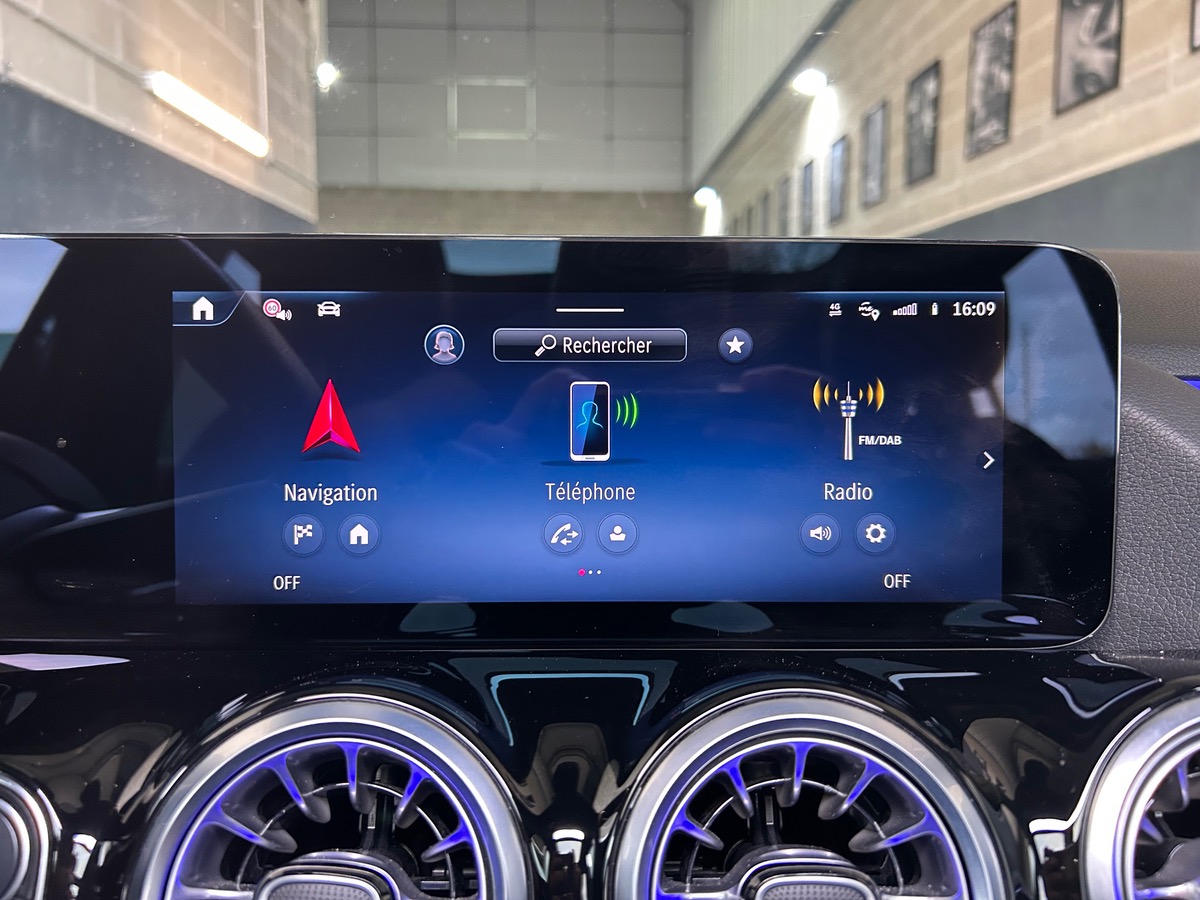 Mercedes Benz GLA 200 D AMG LINE