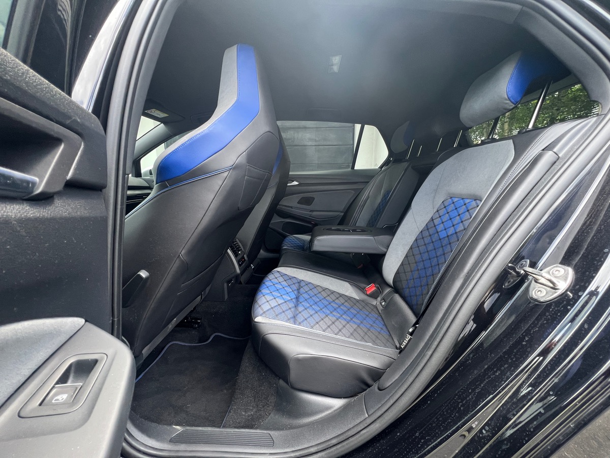 Volkswagen Golf VIII R 2.0 TSI 320 4Motion DSG7