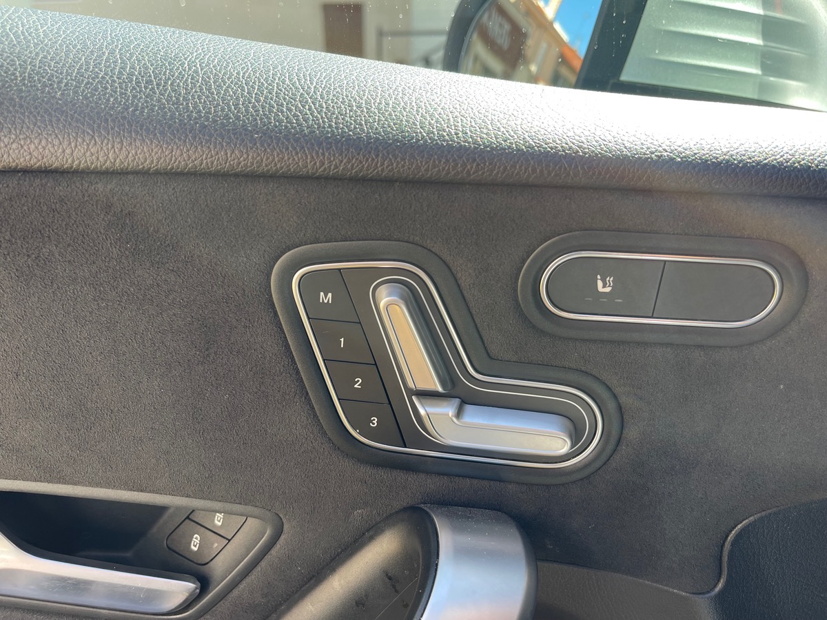Mercedes Benz Classe A 200 i 163 CV / AMG Line / Toit Ouvrant / Pack Ambiance / Caméra 360°