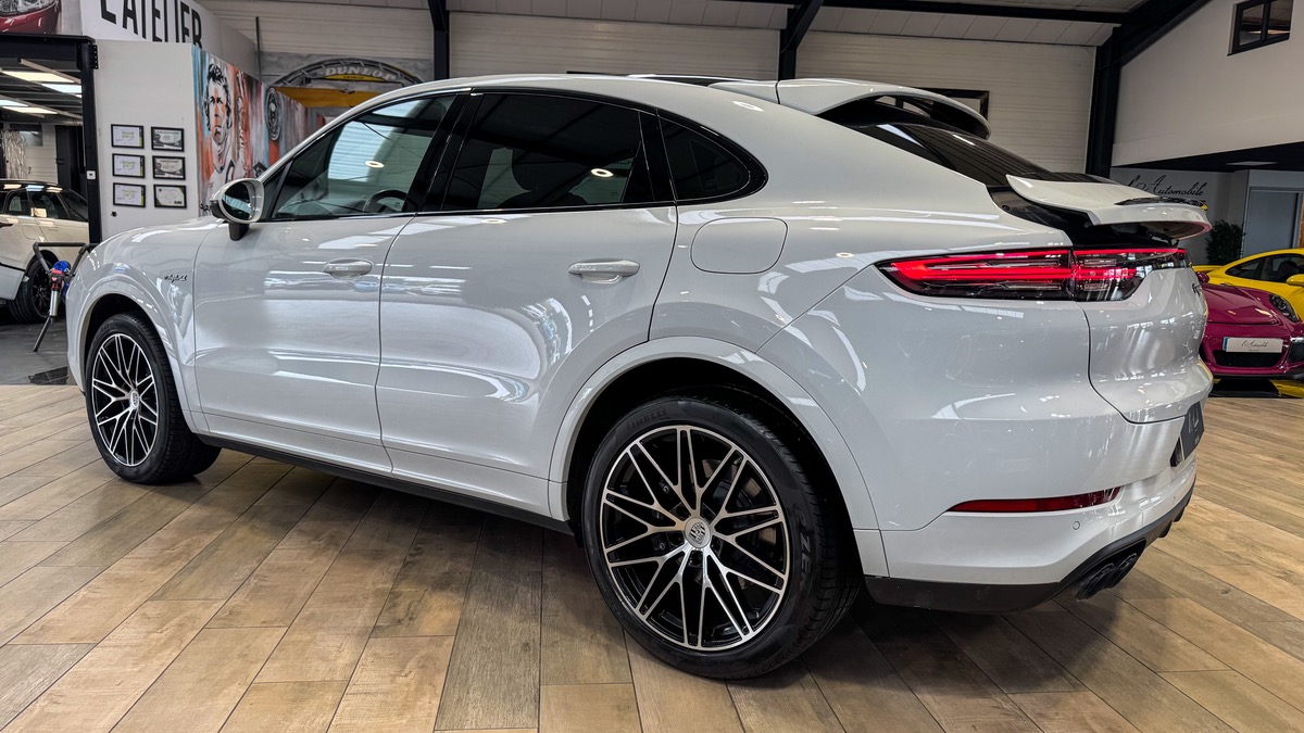 Porsche Cayenne Coupé 3.0 E-HYBRID 462 / CHRONO / SIEGES CHAUFFANTS