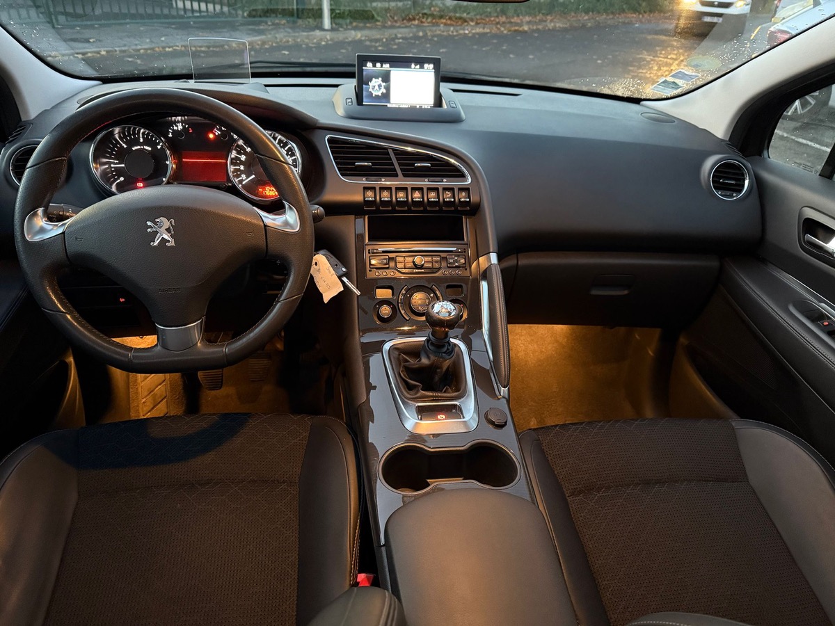 Peugeot 3008 1.6 HDI 115 CV 1er main allures en 4 Fois 