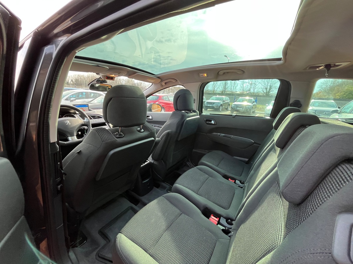 Peugeot 5008 Phase 2 1.6 e-HDi 120 ch ALLURE 7 PLACES