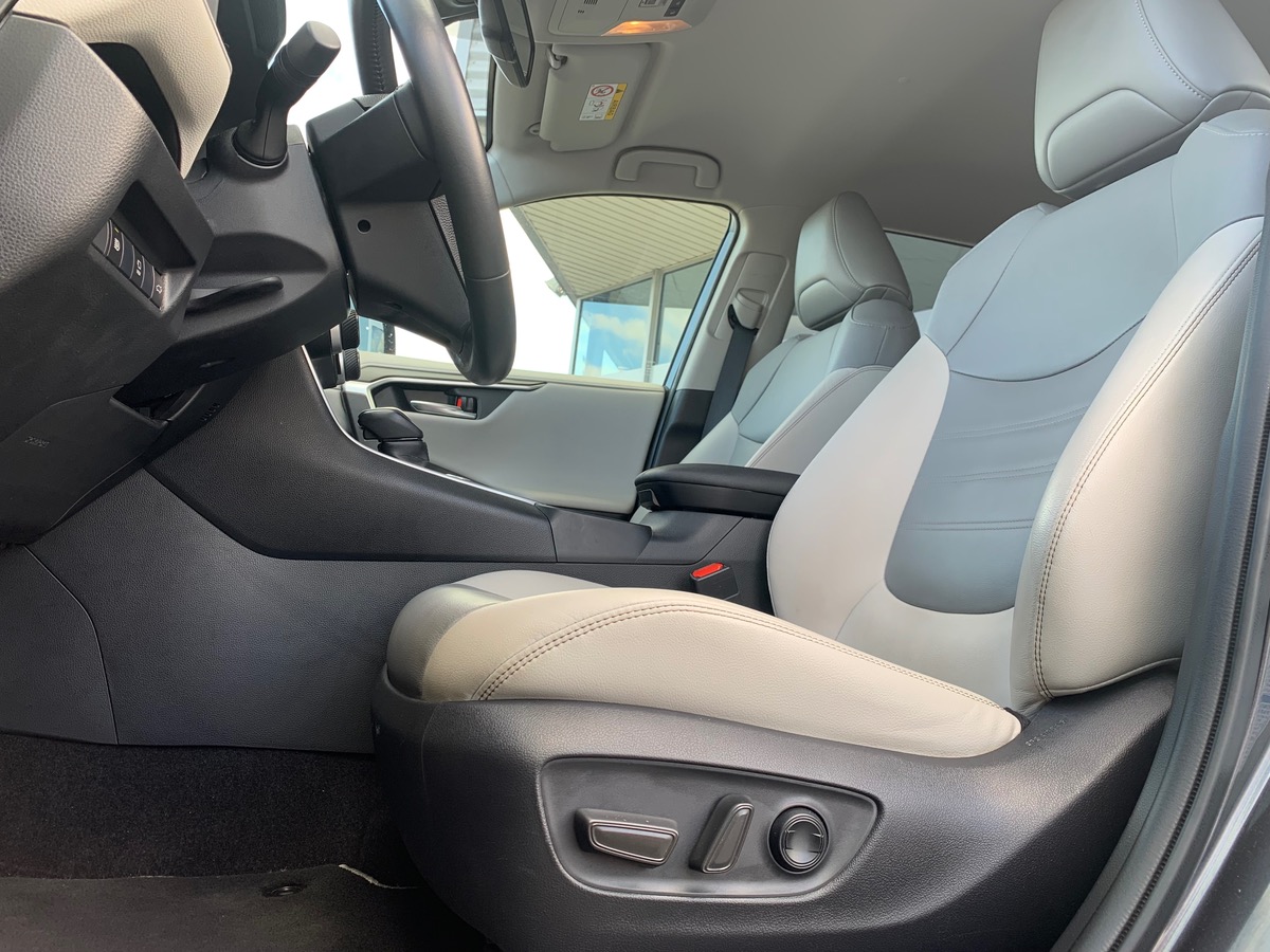 Toyota RAV4 222 ch | AWD | Lounge | Caméra vue 360° | Cuir | Régulateur de vitesse adaptatif