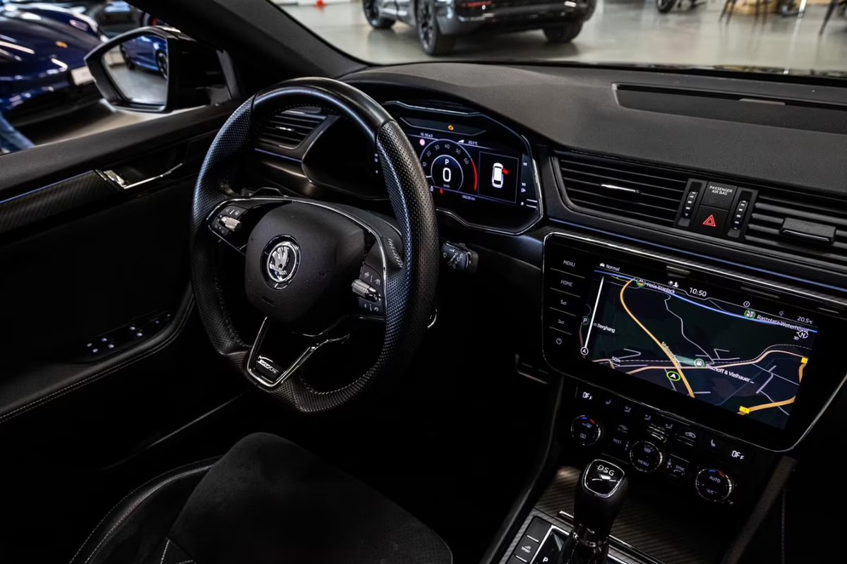 Skoda Superb Combi Hybride 1.4 TSI PHEV 218ch Sportline DSG6 Toit ouvrant Audio Canton