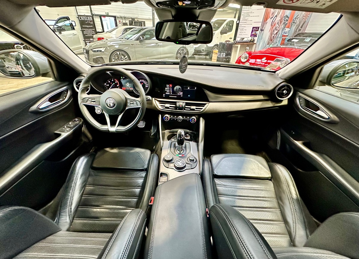 Alfa Romeo Giulia 2.2 JTD 180 AT8 Sport Options+++ a