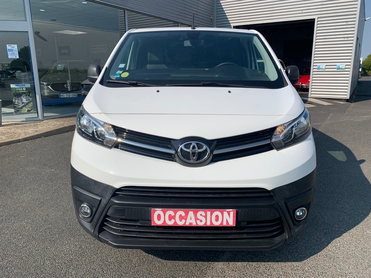 Toyota ProAce 122 ch | Business | Medium | 3 Places | Régulateur vitesse | GPS | Bluetooth | Radar