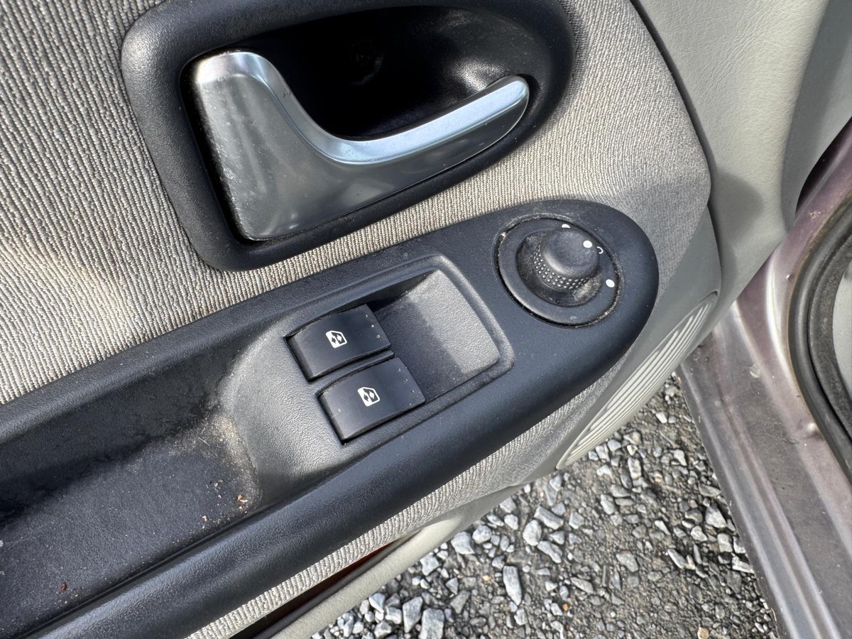 RENAULT Clio 1.6 16V