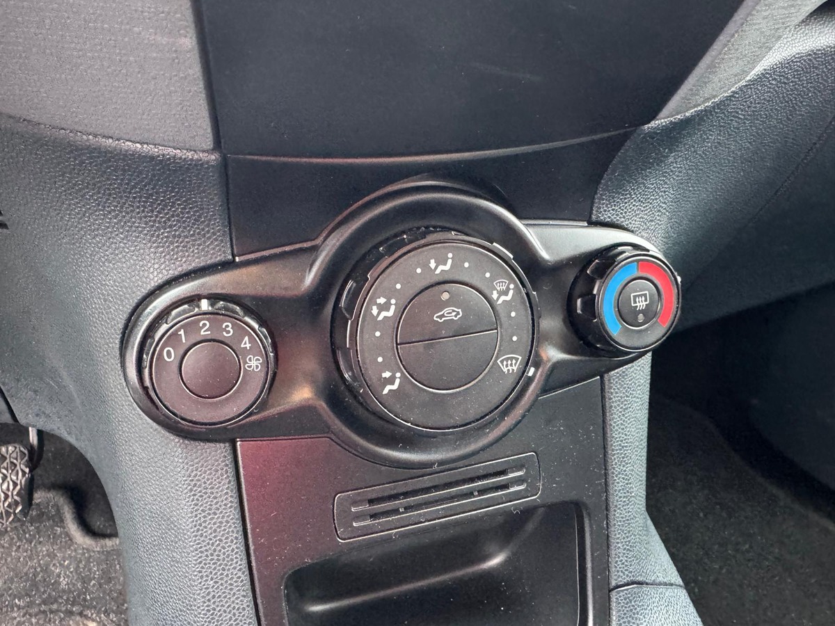 Ford Fiesta 1.4 TDCi 68 Ambiente - Révisée - Garantie