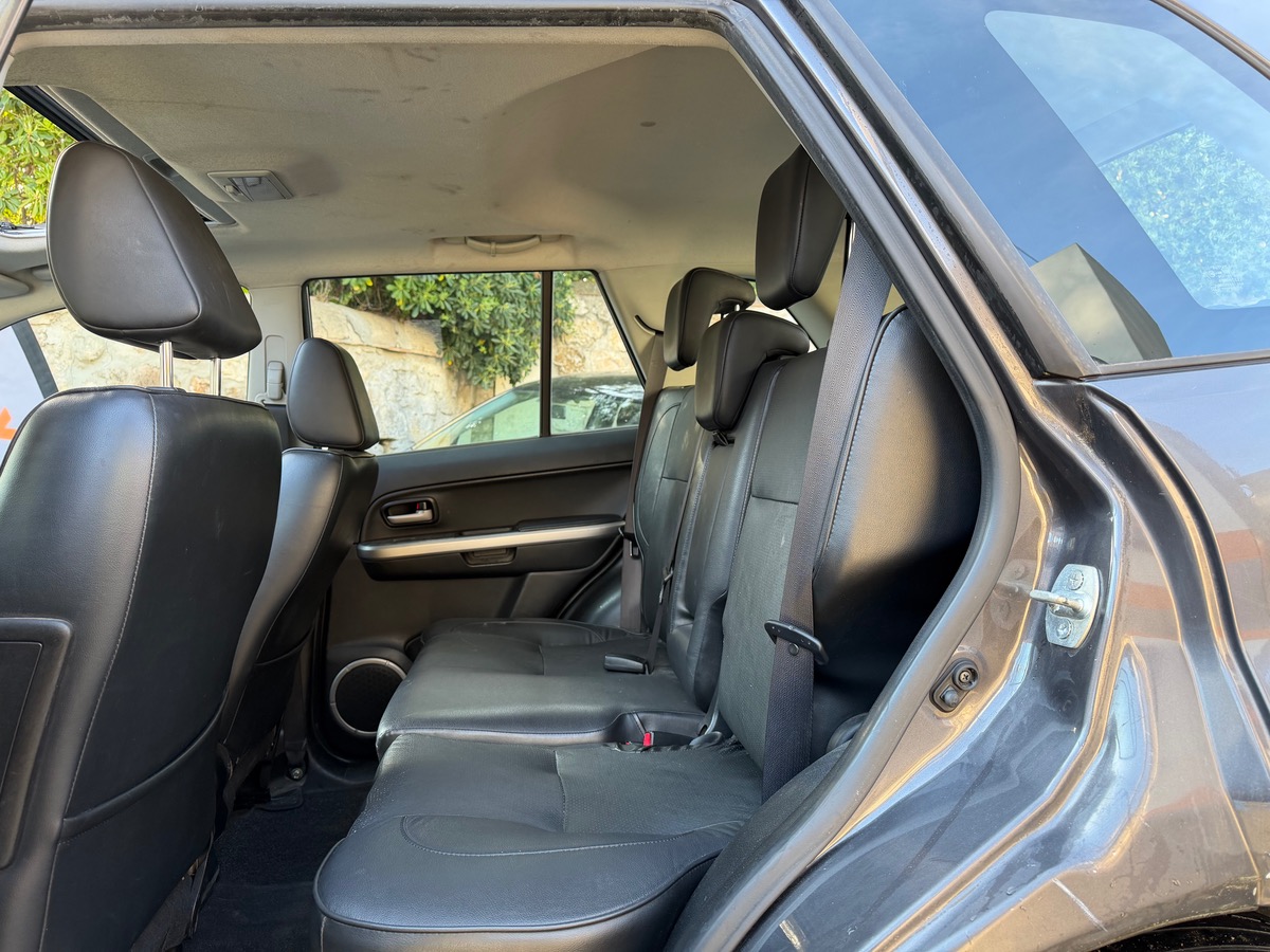 Suzuki Grand Vitara 1.9 DDIS 129 CV / 1er Main / 4WD / Toit Ouvrant / 5 Portes / GPS /Cim