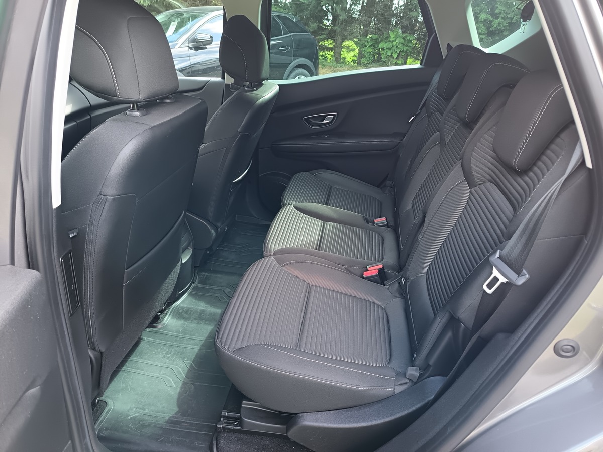 RENAULT Megane Scenic 1.5 dci 110 ch