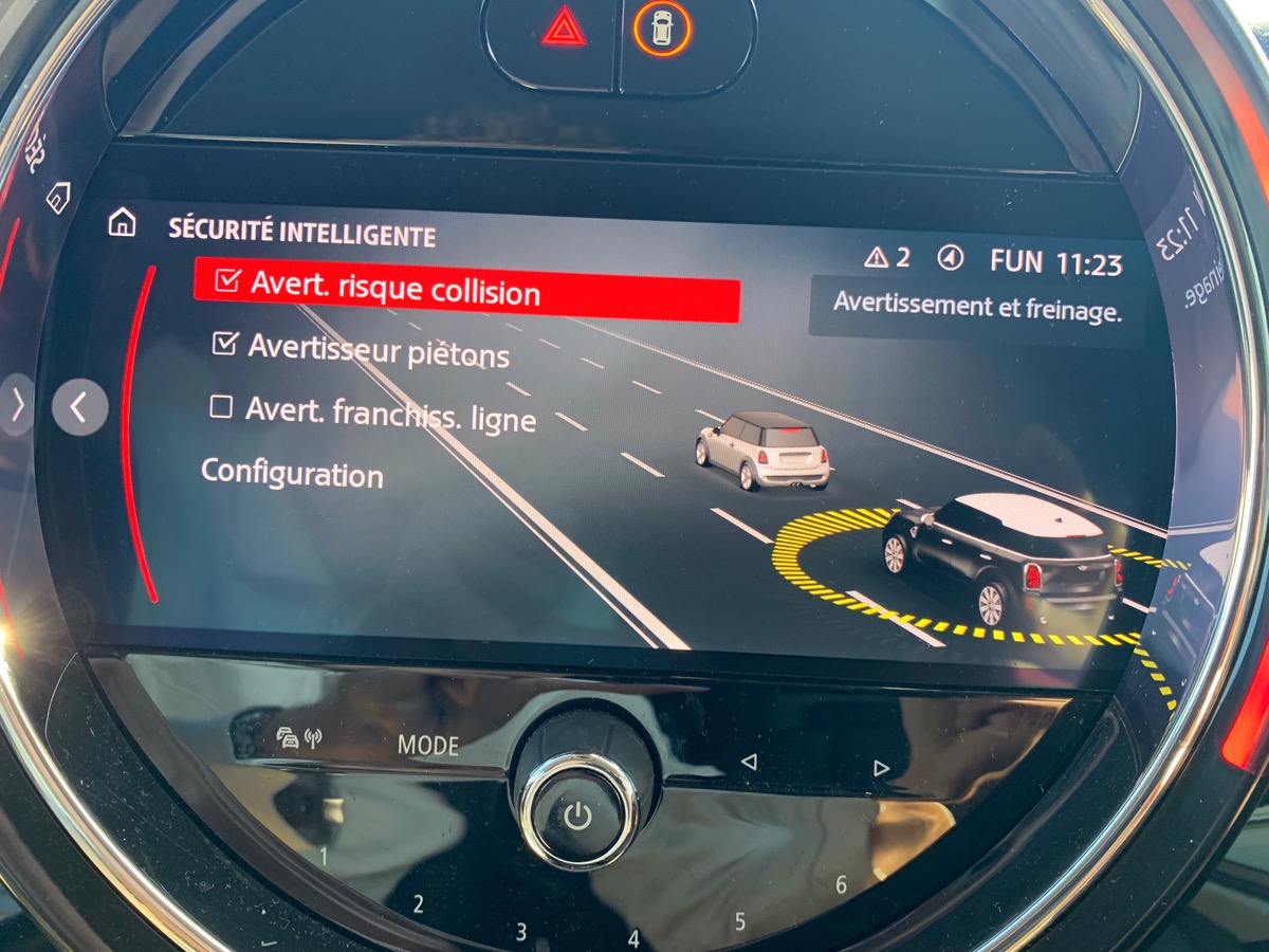 Mini Countryman 136 ch | Cooper Essential | Radars de stationnement avant / arrière | JA 18" design