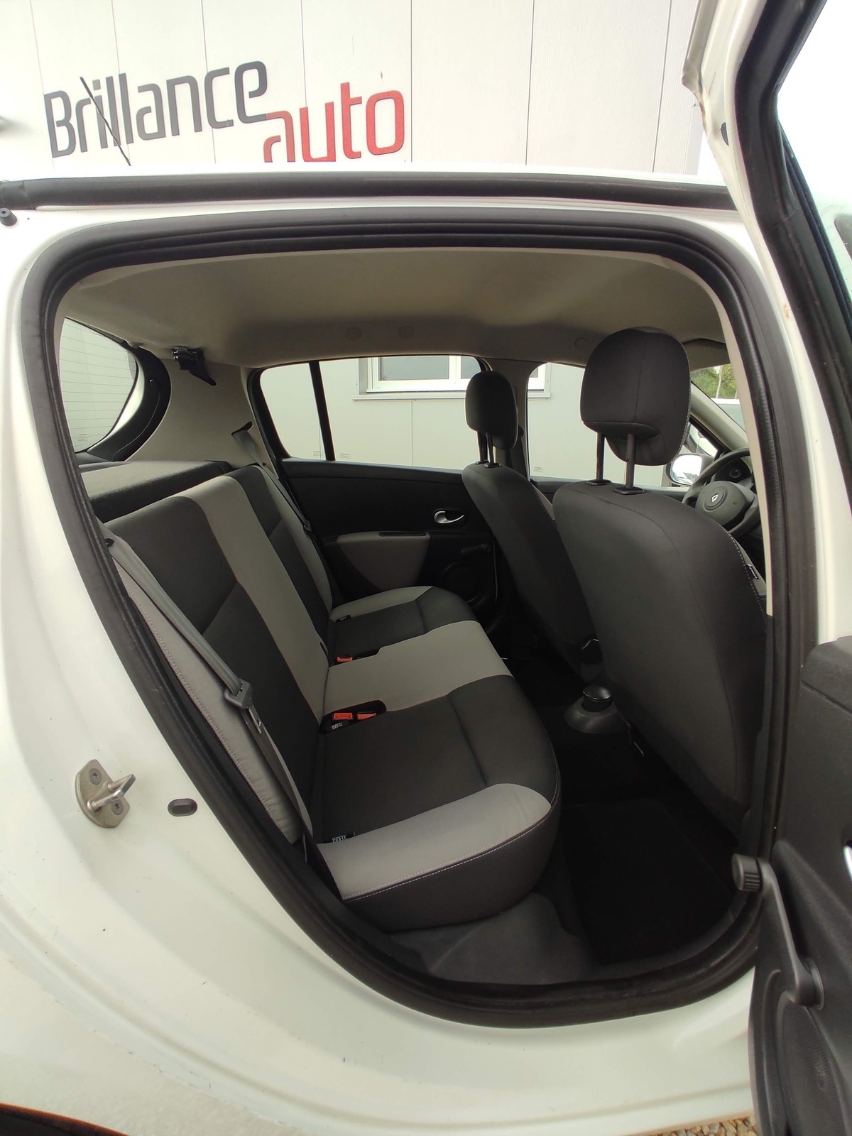 RENAULT Clio 1.2 16v 75 Authentique