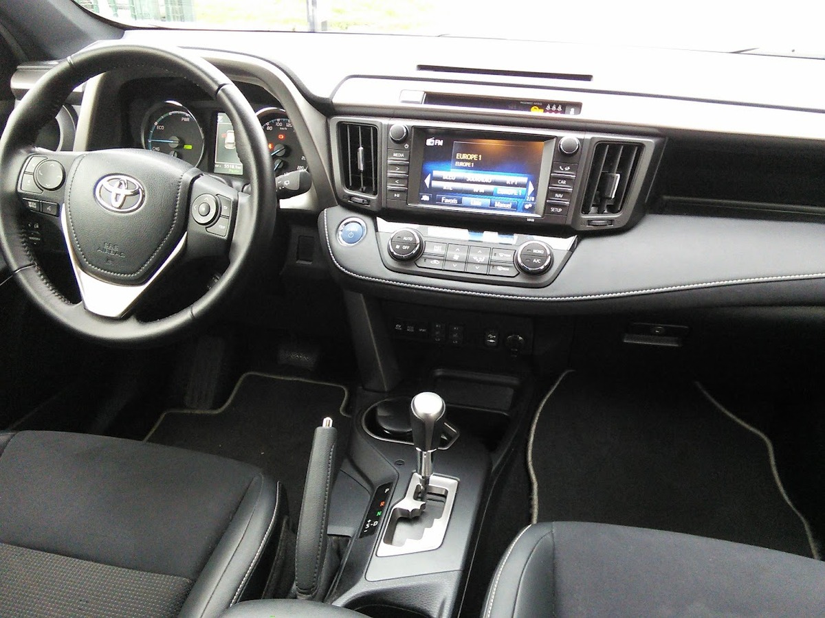 Toyota RAV4 2.5 VVTi 197 HYBRIDE DESIGN 2WD E-CVT 155 cv Boîte auto