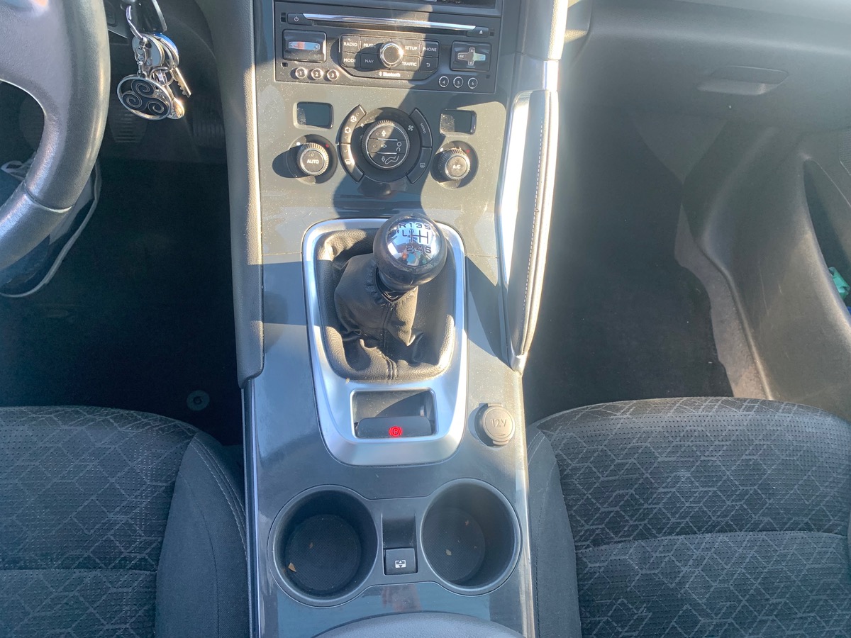 Peugeot 3008 115 ch | ACTIVE | GPS | Radar stationnement arriére | Toit Panoramique | Bluetooth