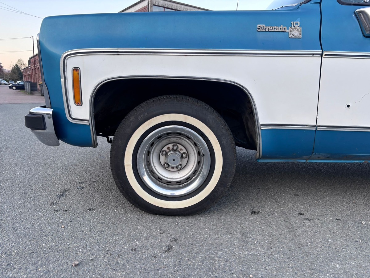 Chevrolet Suburban 7.4 V8 454 (C/R) - Français - CG Collection