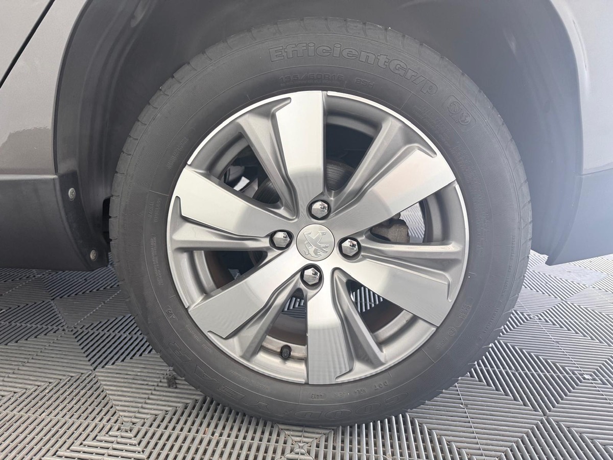 Peugeot 2008 1.6 e-hdi 115 ALLURE