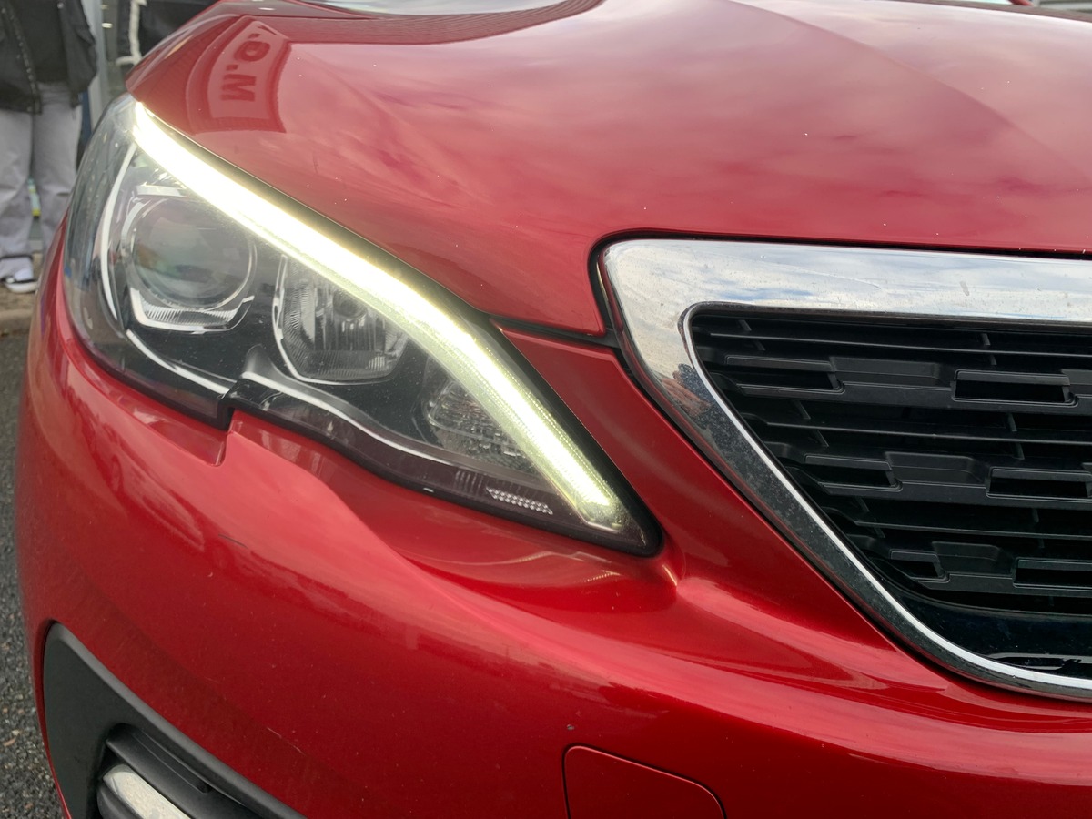 Peugeot 308 100 ch | Pack Attelage | Régulateur vitesse | Jantes Alu | Radar stationnement arriére