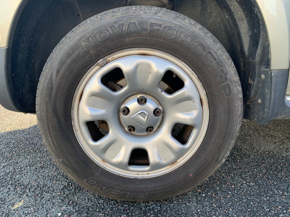 Dacia Duster 105 ch | Laureate | Bioethanol | Roue secours | Climatisation | Radio mono-CD MP3