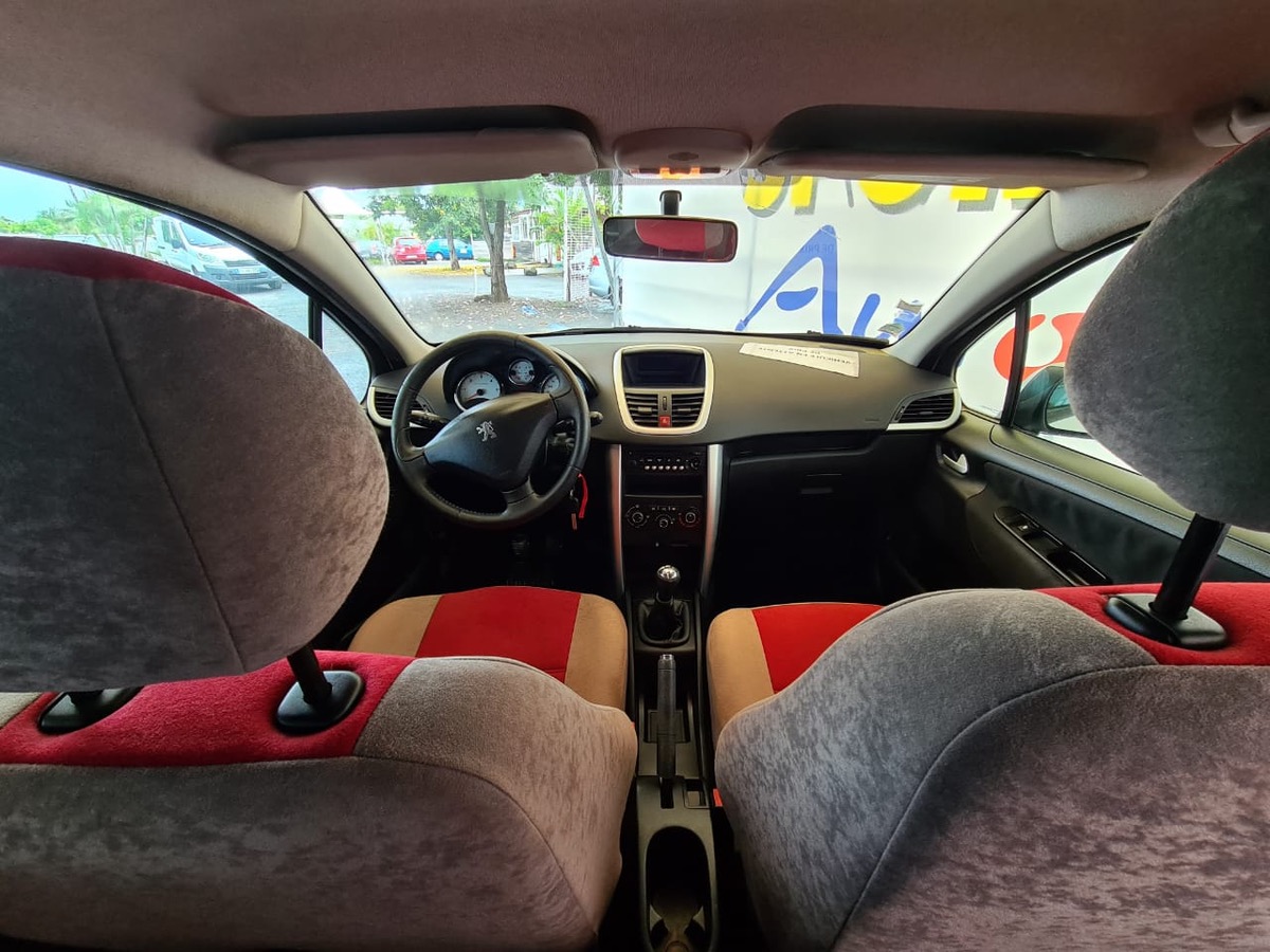Peugeot 207 1.4 hdi 70 SPORT AUTO
