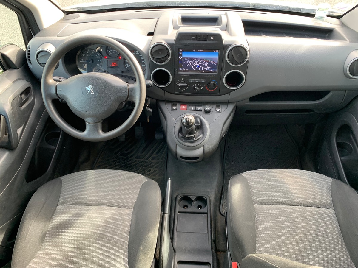 Peugeot Partner 100 ch | 5 Places | GPS | Climatisation | Attelage | Roue secours | Apple car play