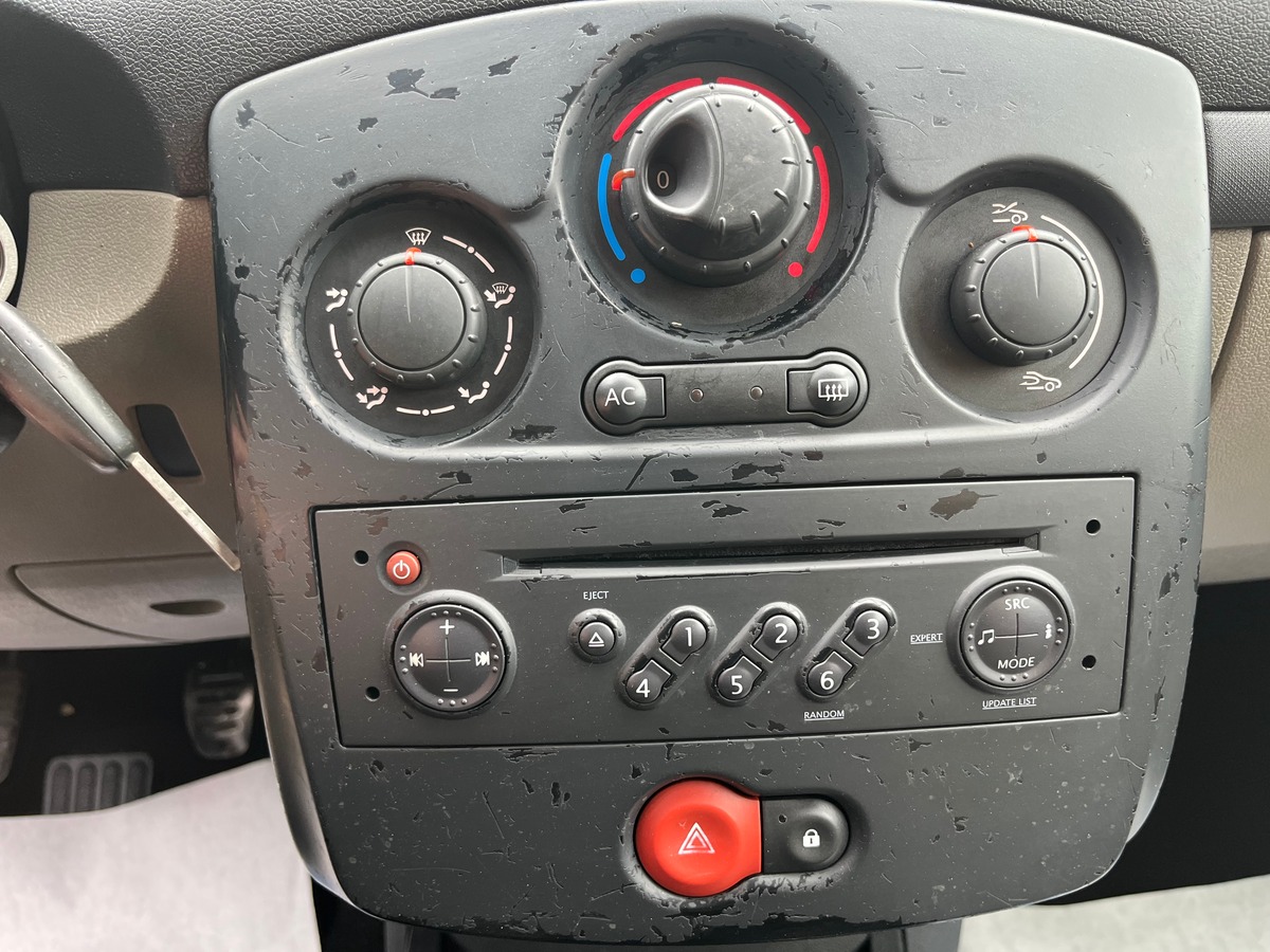 RENAULT Clio III 5 Portes 1.5 dCi 70 CH AUTHENTIQUE