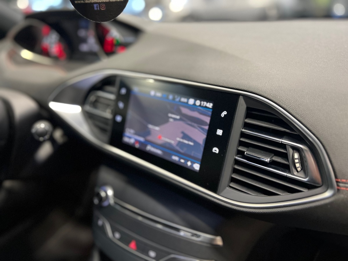 Peugeot 308 II (2) 1.2 puretech 130 ch BVM6 GT LINE /TOIT PANO/CAMERA/CARPLAY/