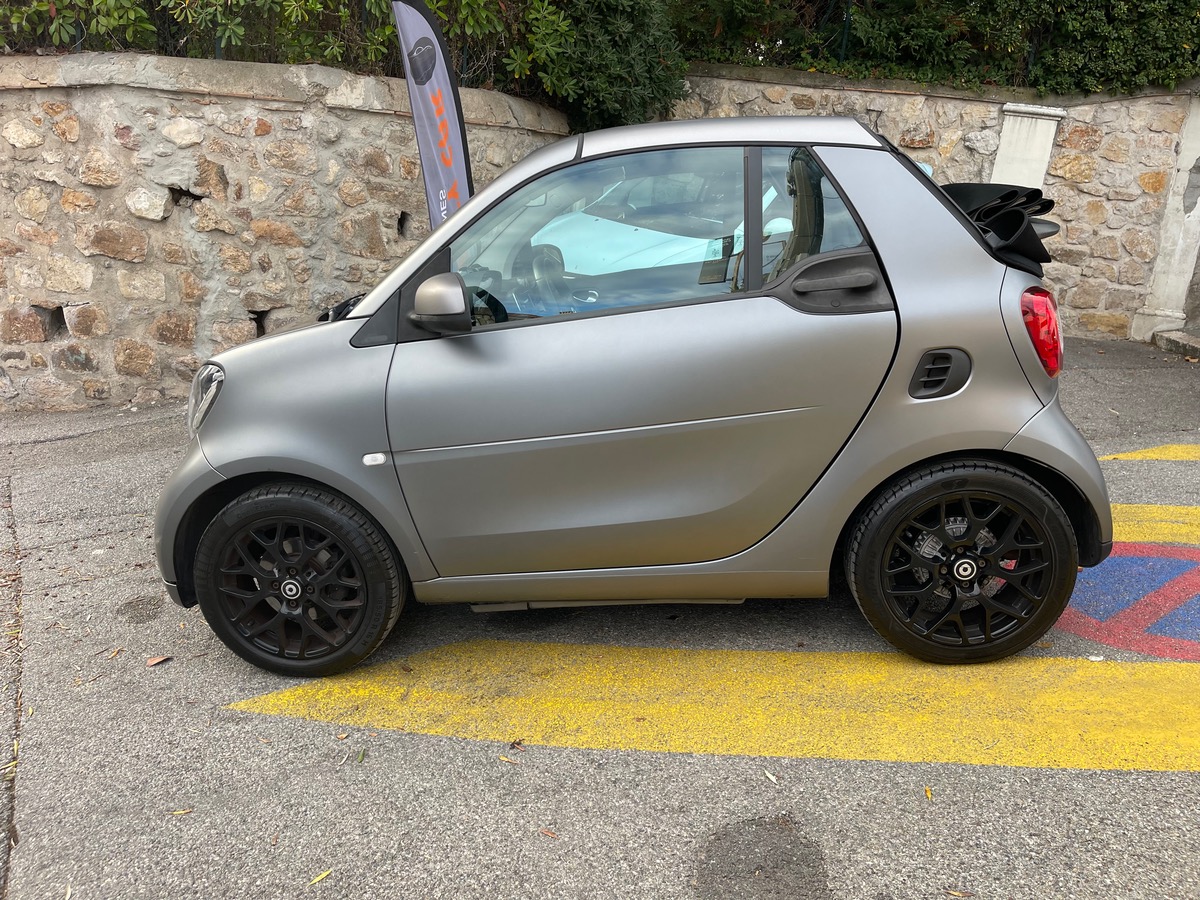 Smart FORTWO Cabriolet 90 CV / Gris Mat / Pommeau Brabus / Jantes Noires / Ecran GPS