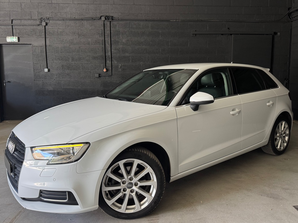 Audi A3 1.6 tdi S tronic / Xénons / Radar de stationnement Av Ar