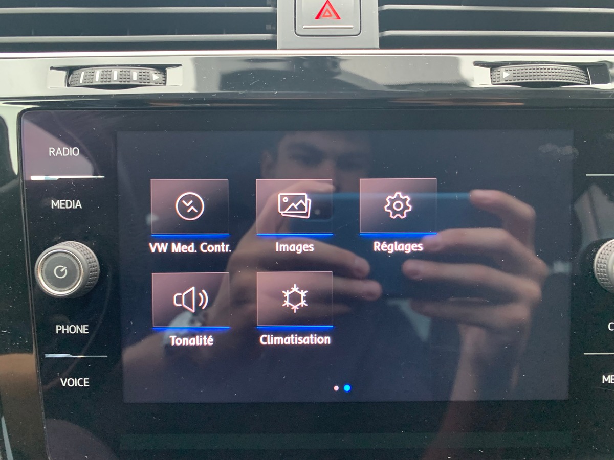 Volkswagen Golf 125 | Sound | Caméra recul | Régulateur | GPS | Apple car play | Attelage amovible