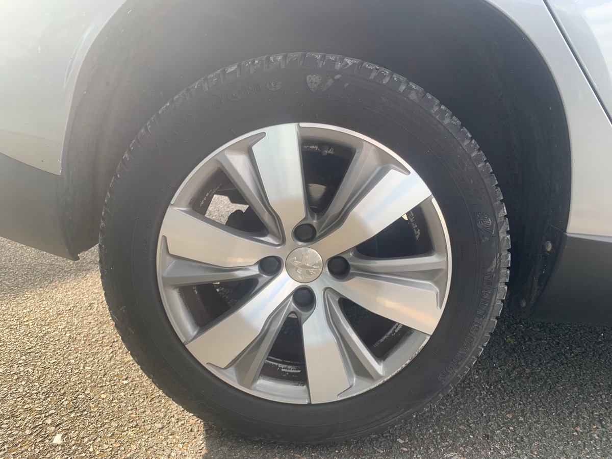Peugeot 2008 100 ch | Style | Régulateur de vitesse | GPS | Bluetooth | Radar arriére | Barres toit