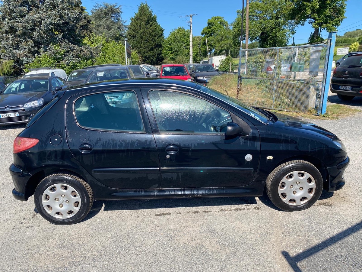 Peugeot 206 1.4 hdi 70cv 1ere main faible kilométrage d’origine 