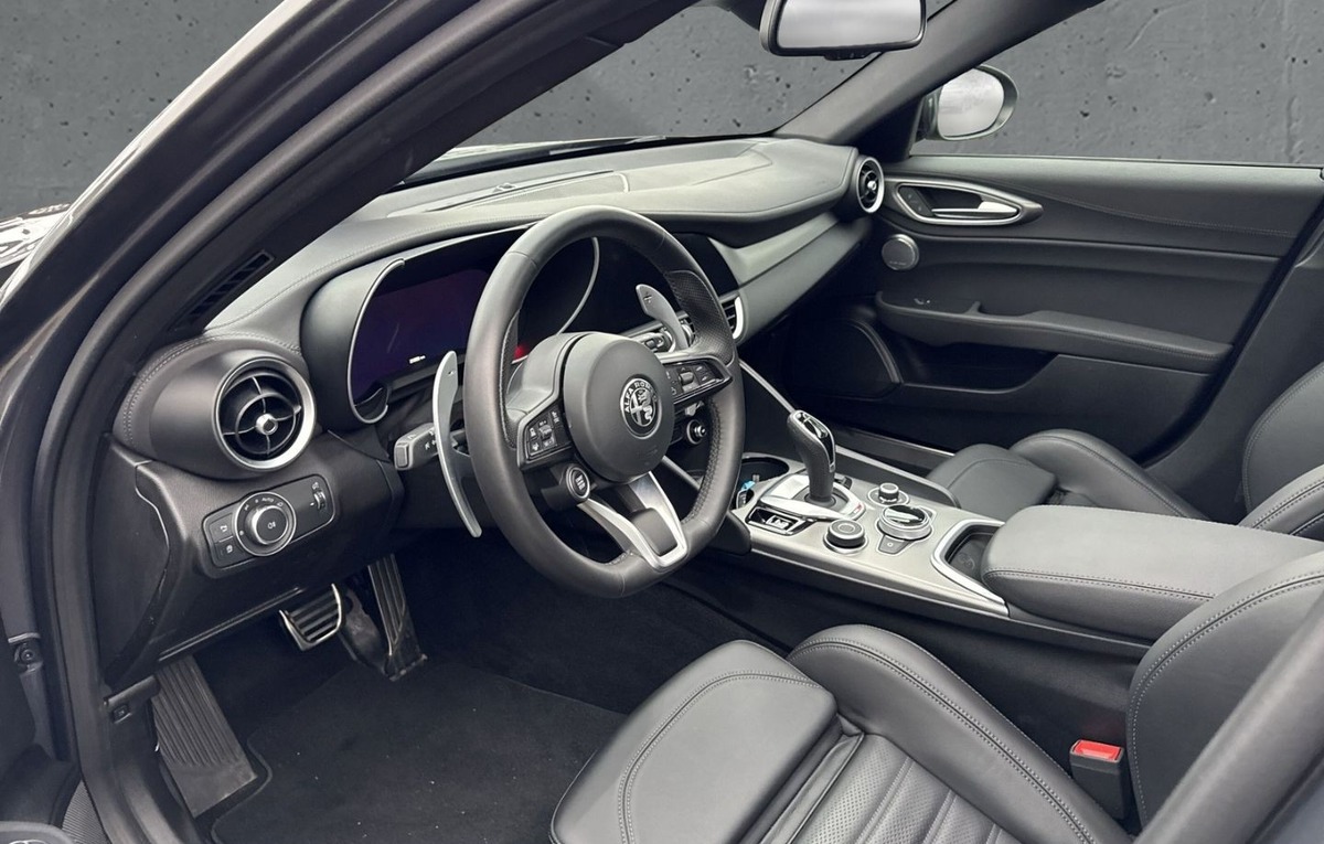 Alfa Romeo Giulia 2.2 Diesel 210ch Veloce Q4 AT8 Toit ouvrant Harman-Kardon