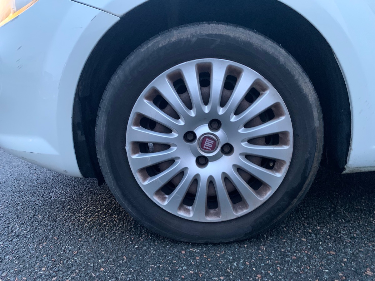 Fiat Punto 69 ch | Radio CD MP3 | Vitres avant électriques | Airbags | ABS | Commandes Radio volant