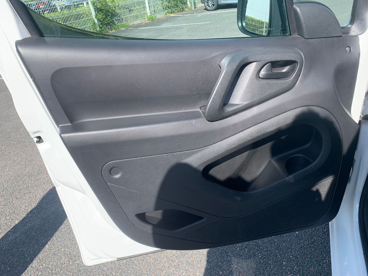 Peugeot Partner 90 chevaux | Régulateur de vitesse | Apple car play | GPS | Climatisation | 3 Places