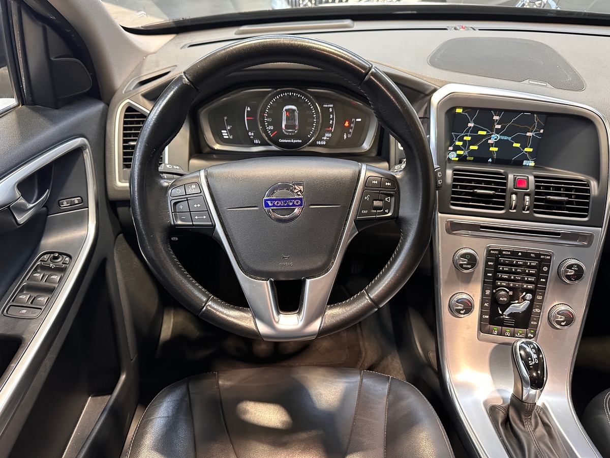 Volvo XC60 D4 2.0L 190 cv XENIUM Geartronic - Toit ouvrant / Hifi HK / Caméra