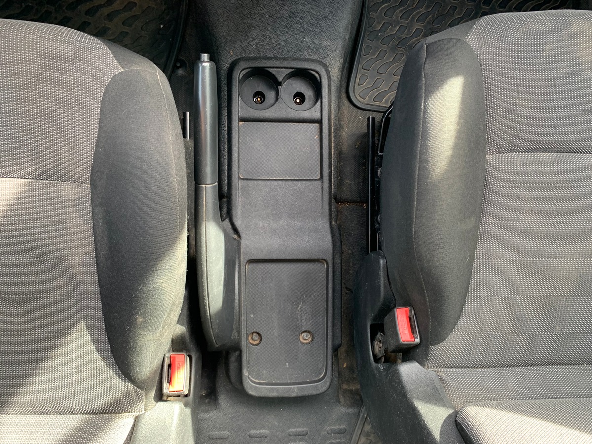 Peugeot Partner 100 ch | 5 Places | GPS | Climatisation | Attelage | Roue secours | Apple car play