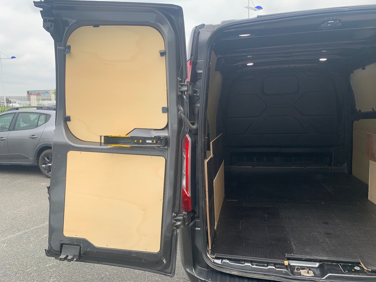 Ford TRANSIT CUSTOM 130 ch | L1H1 Trend Business | 3 Places | Caméra recul | Attelage | Roue secours