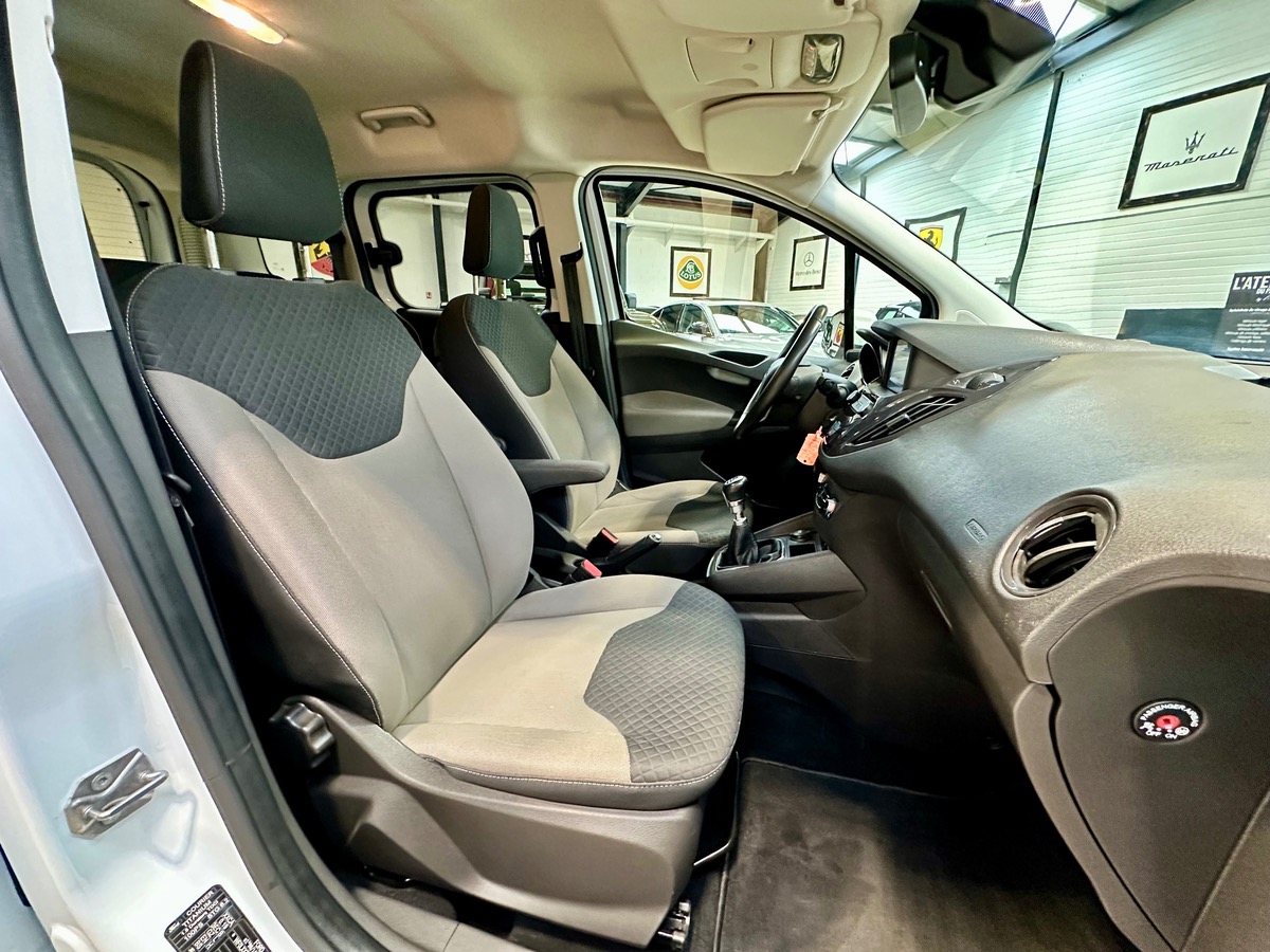 Ford Tourneo Courier (2) 1.5 TDCi 100 Titanium BVM6 + Attelage h