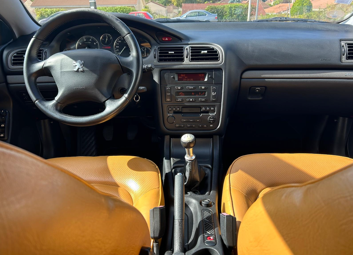 Peugeot 406 Coupé 2.0 16s (135 ch)